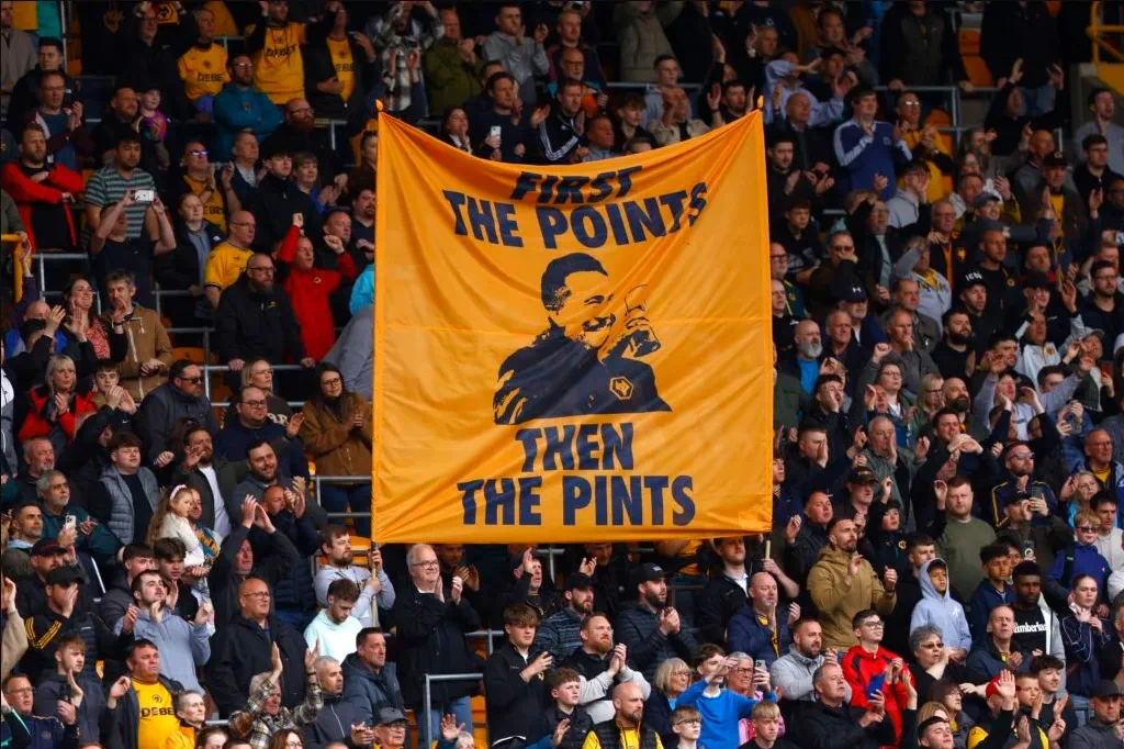 关于阿斯顿维拉球迷助威球队，鼓舞全队士气的信息