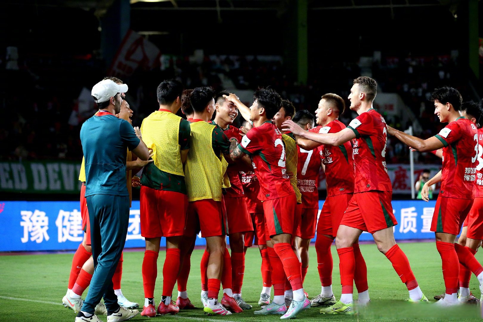 足球盛宴吸引无数球迷瞩目！的简单介绍