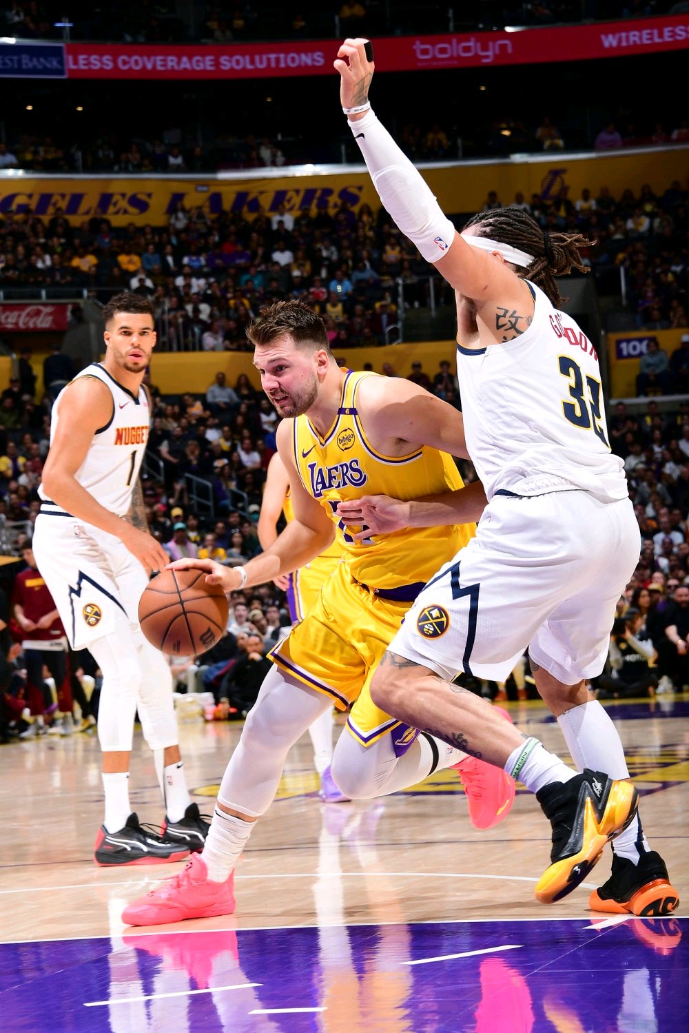 包含篮网鏖战湖人，武切维奇统治全场的词条