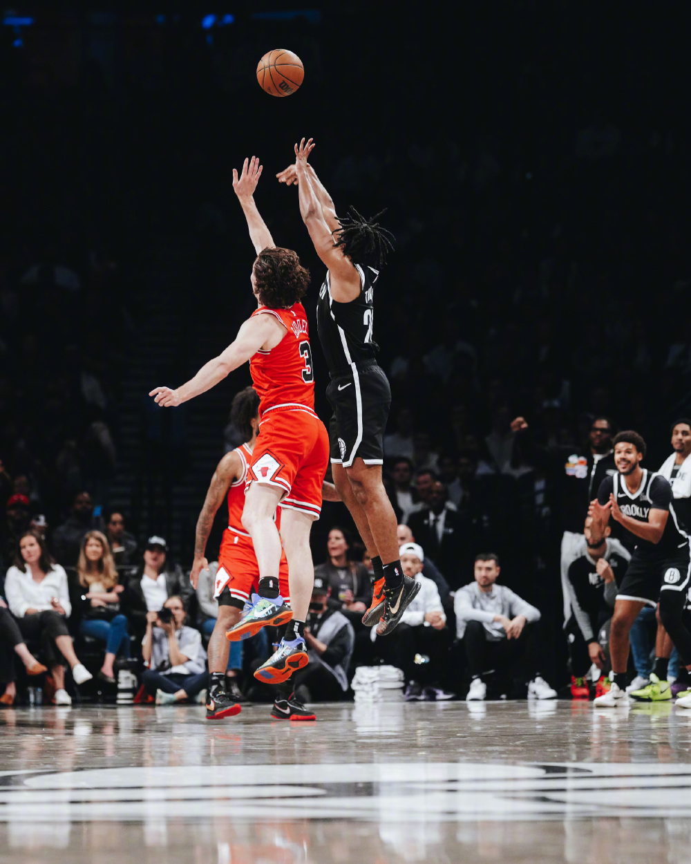 包含篮网鏖战湖人，武切维奇统治全场的词条