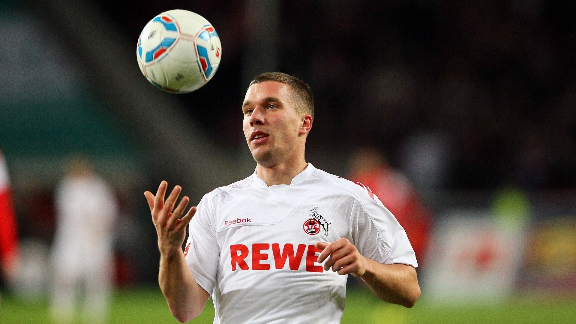 欧冠半决赛之夜，莱奥持续制造杀伤，米兰之刃如何撕裂防线