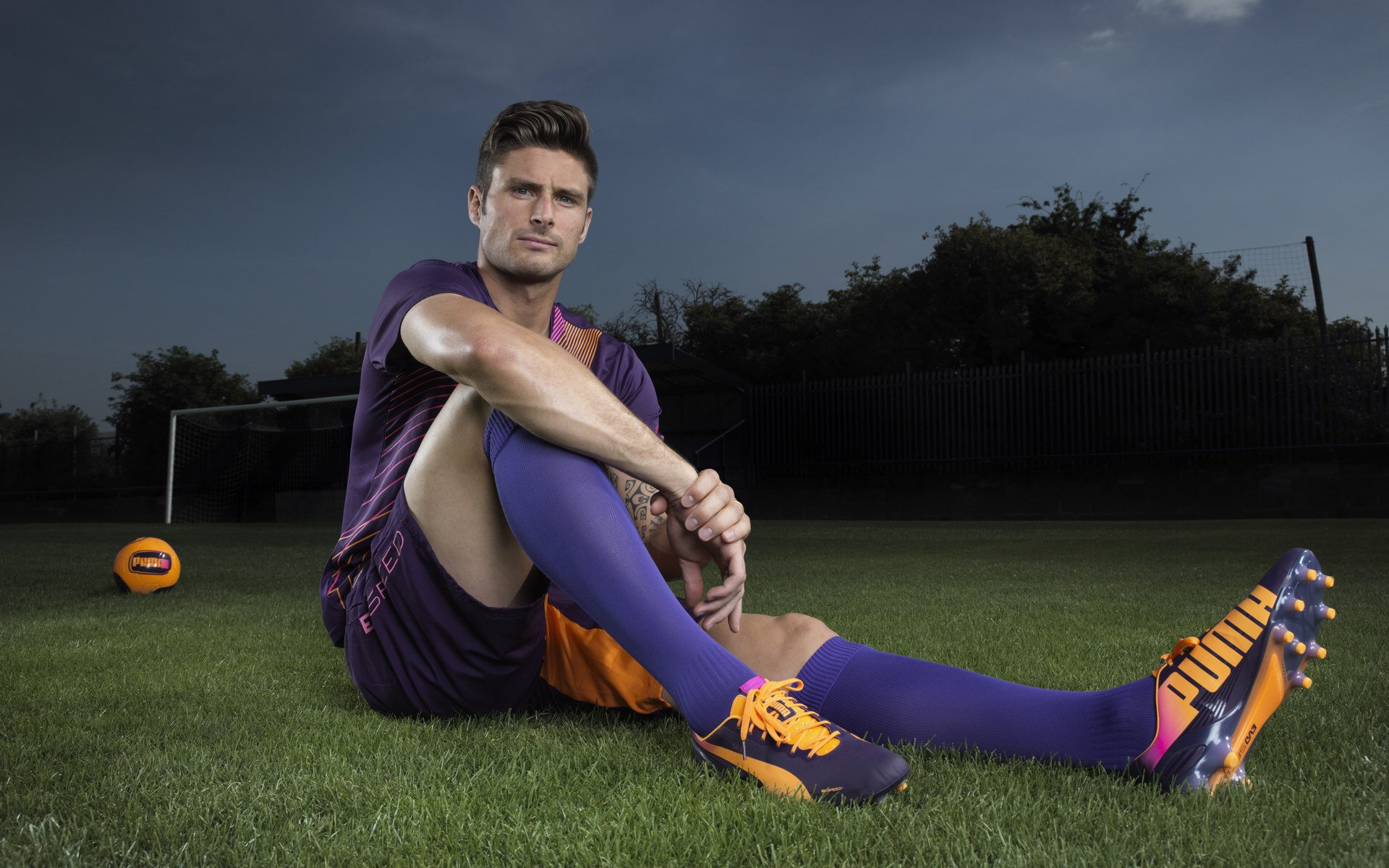 艺术与钢铁的碰撞,佛罗伦萨鏖战荷兰,穆勒在德甲决战中挥洒大师笔触