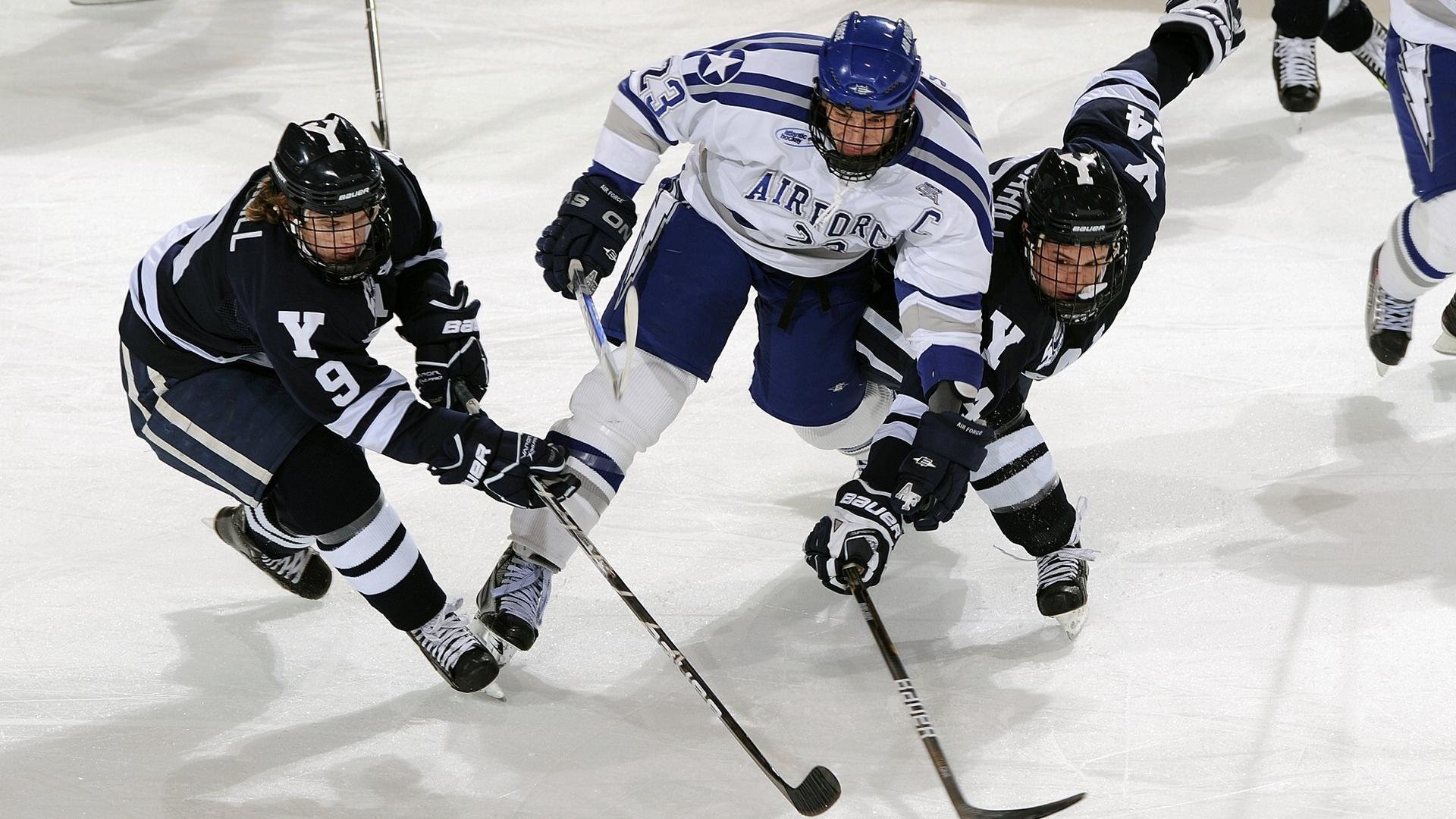 赛道上的孤勇者，阿隆索独力扛旗，索伯鏖战红色巨人的热血史诗